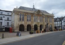 Call for councillors to fill vacant seats on town council