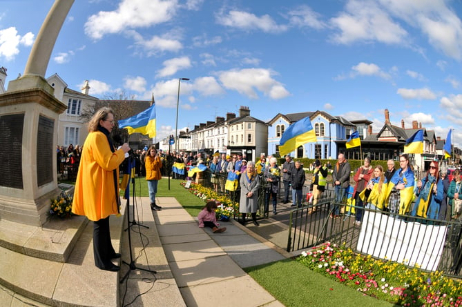 MDA050322A_SP001 Photo: Steve Pope

Vigil for Ukraine organised by Newton Crisis Care at Newton Abbot War Memorial.Ukraian and Newton resident  Svetlana Pike talks to the crowd who had gathered in solidarity with her war-torn country.