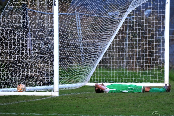 Photo: Steve Pope MDA050322B_SP004
Football. Teignmouth versus Bere Alston