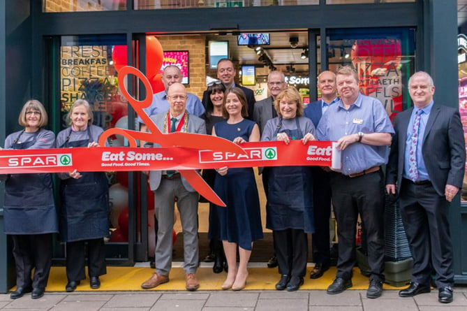 Staff at the opening of Spar’s new brand-new food-to-go concept called ‘Eat Some…’. 