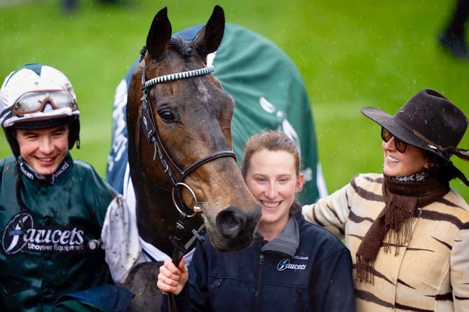 Venetia Williams (right) with L’Homme Presse and jockey Charlie Deutsch.