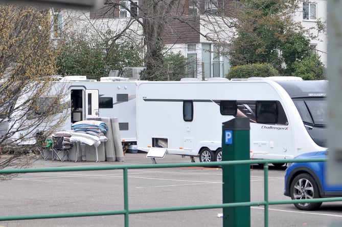 Newton Abbot. Travellers set up camp in Cricketfield Road car park
MDA280322A_SP001 Photo: Steve Pope