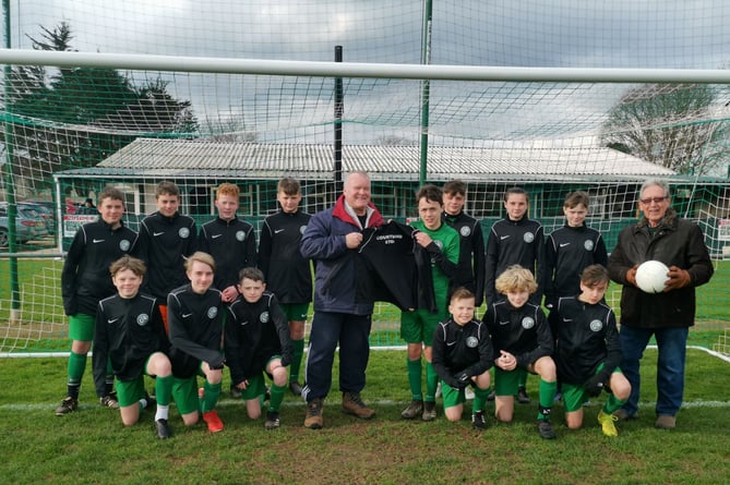 Galmpton United FC U13s team with their new kit