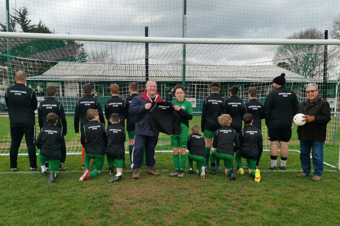 Galmpton United FC U13s team with their new kit