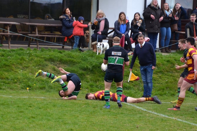 Oke Full Back Leon Horn scores in the corner