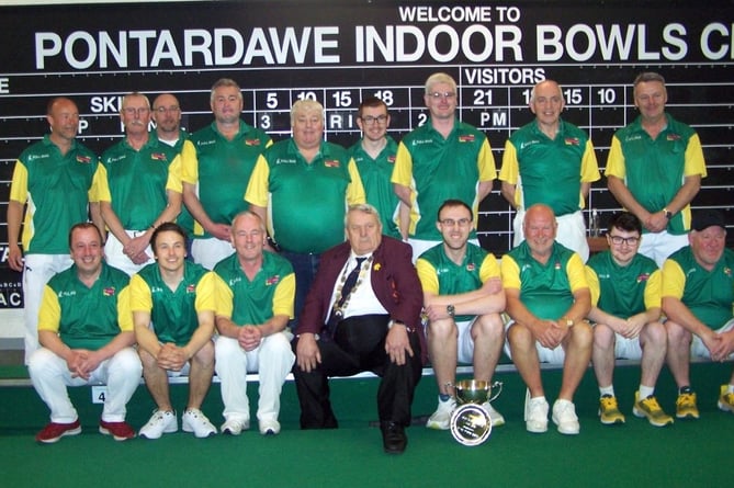 Heatherton mens bowls team