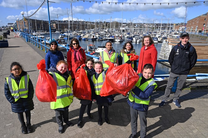 Milford Haven Primary litter pick