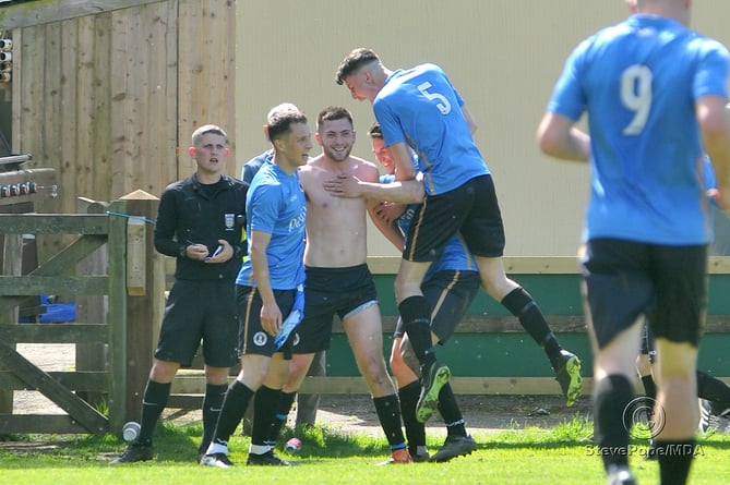 MDA150422A_SP001 Photo: Steve Pope.
Football. Bovey Tracey versus Newton Abbot Spurs. Celebrations for Spurs' 96th minute win-securing goal.