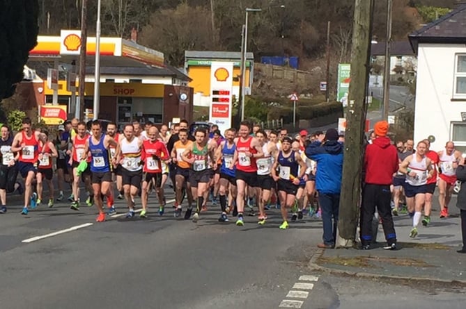 The start of a previous Teifi 10 road race
