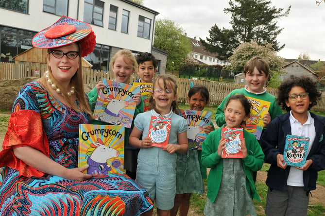 Photo: Steve Pope MDA270422A_SP008
Chagford Primary School. Children's author and illustrator Sarah McIntyre takes up her  new role as the school's Patron of reading. 