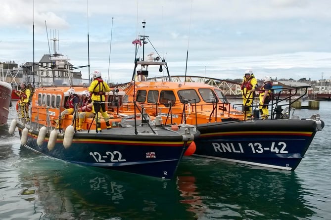 Ramsey's new lifeboat (right) alongside its previous boat in the town's harbour (Photo: Boakesey)