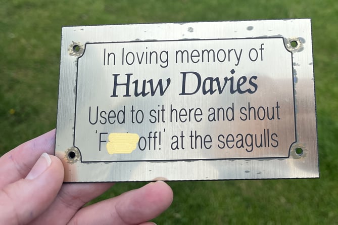Huw bench