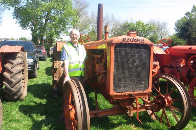 The spade lugs for the rear wheels and the metal rim on the front ones could be seen on organiser Mike Lee’s Allis-Chalmers. SR 1844