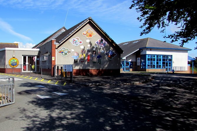 Ysgol Gynradd Aberteifi Cardigan Primary School