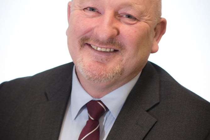 Peter fox headshot