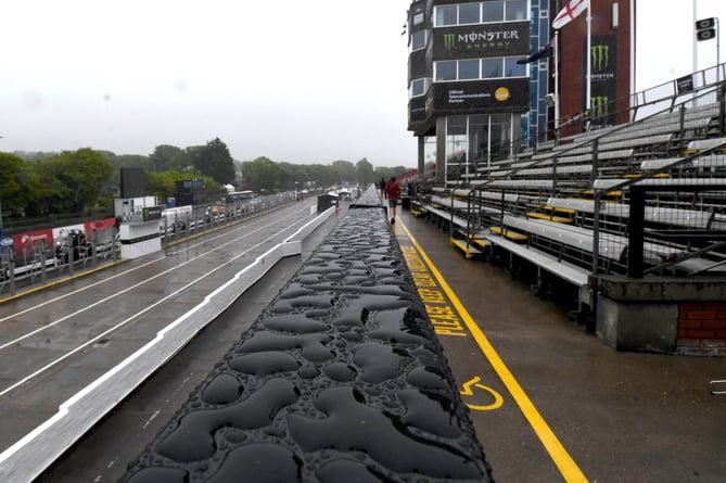Rain and wet weather at the TT Grandstand on Glencrutchery Road - 