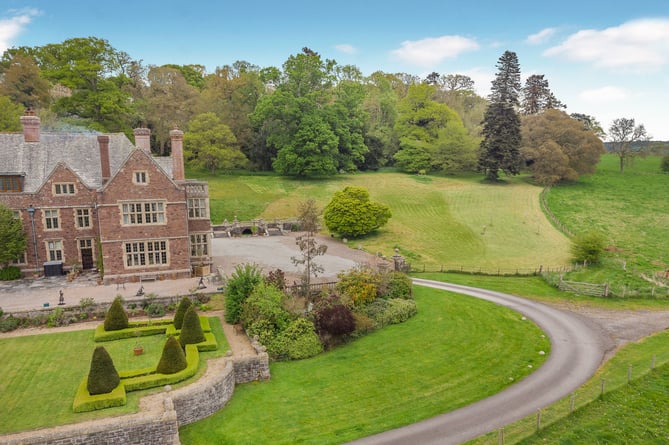 Creedy house grounds