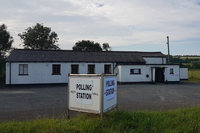 Polling station between Shillingford and Petton