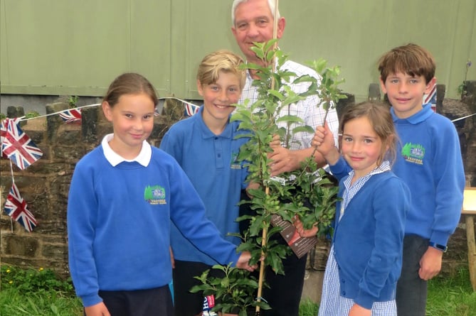 Before the tree was planted, Nick Yarnold with school children.  SR 2377
                               