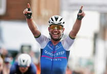 Mark Cavendish claims second British title 