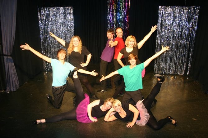 The original 2010 cast of Bordon variety show What A Night.