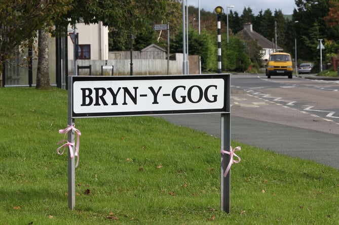 Photo Code DPJ11O190 Photo Arwyn Parry Jones 11October12 Ref Tom; Pink Ribbons tied on the Bryn Y Gog sign.