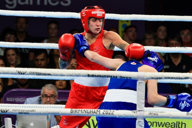 Jade Burden (red) in action against Gemma Richardson at the Commonwealth Games in Birmingham