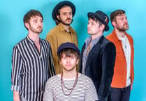 Shackle shake-up iTune charts before castle gig